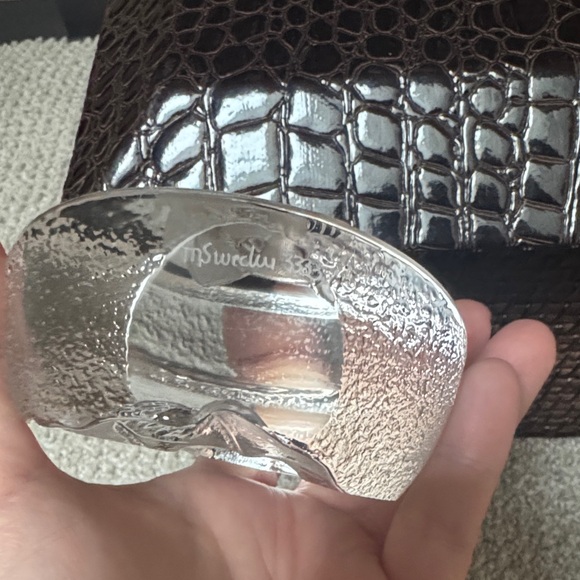 Mat Jonasson Cat Paperweight - Picture 3 of 4